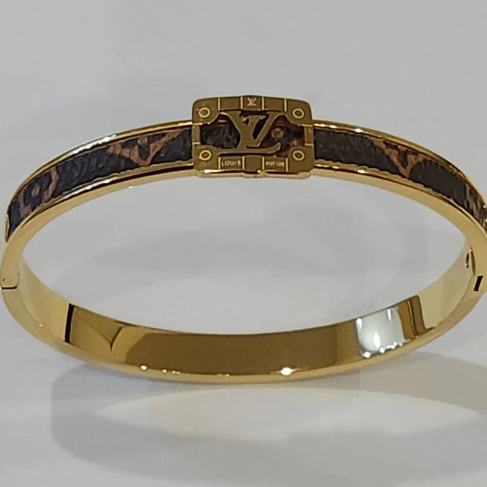 Monogramed Top Label Inspired Clasp Bracelet With Black and Brown Inlay. NWOT - Picture 3 of 4